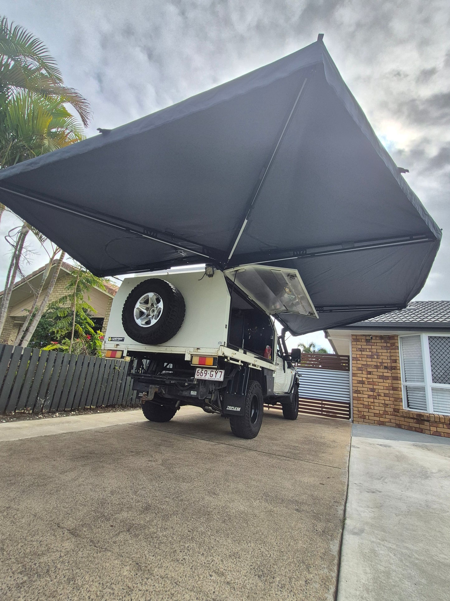 Escape 2m 270PLUS Free Standing Awning
